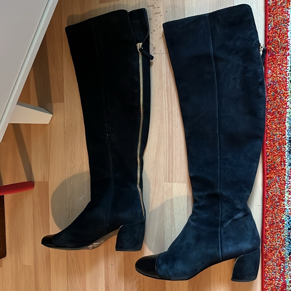 Suede knee high boots, so comfortable! Size 8.